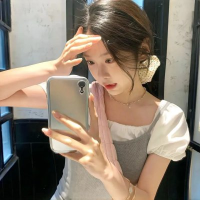 男孩在唱歌